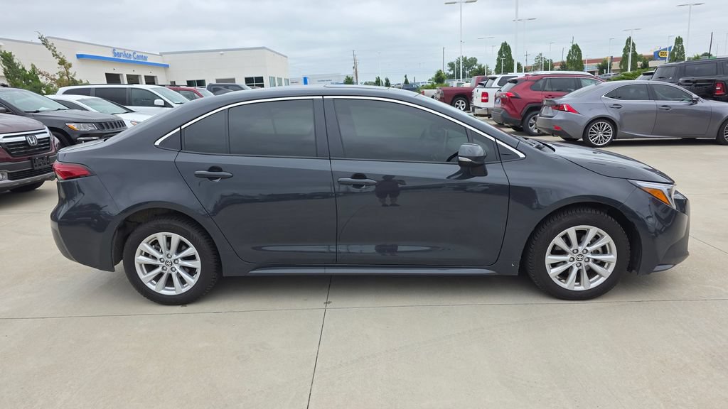 Used 2025 Toyota Corolla XLE FWD image 6