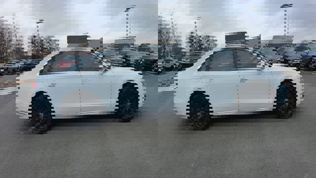 Used 2015 Audi A8 L 3.0T w/ Premium Package image 9