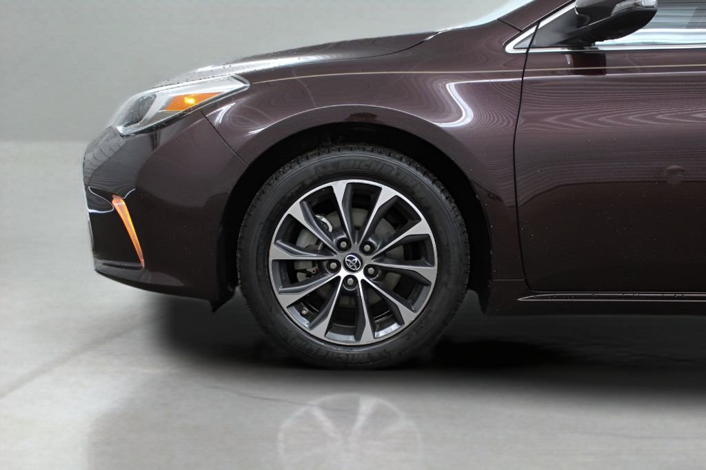 Used 2016 Toyota Avalon XLE Plus FWD image 34