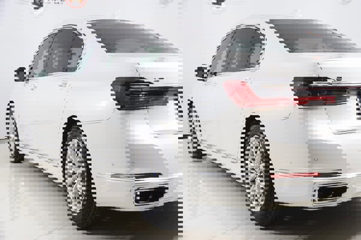 Used 2020 BMW 740i xDrive w/ Cold Weather Package image 28