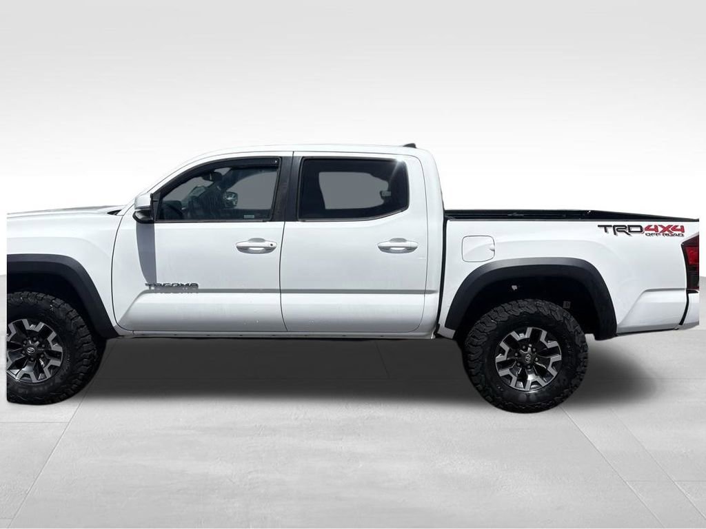 Used 2018 Toyota Tacoma TRD Off-Road w/ Technology Package AWD/4WD image 9