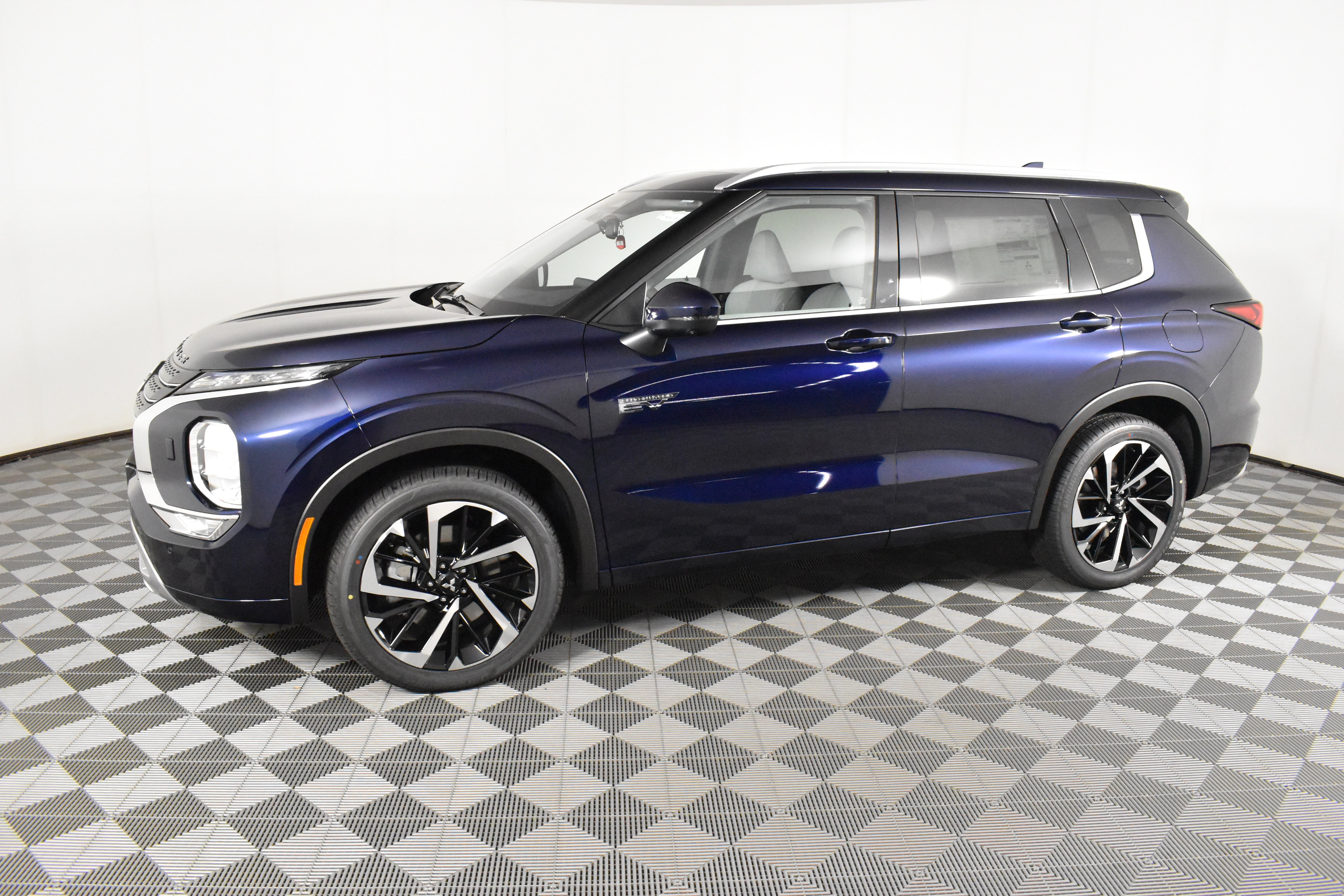 Used 2025 Mitsubishi Outlander SEL image 9