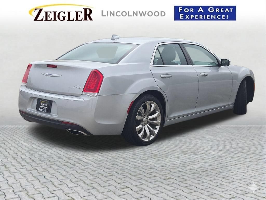 Used 2021 Chrysler 300 Touring w/ Chrome Appearance Package RWD image 11