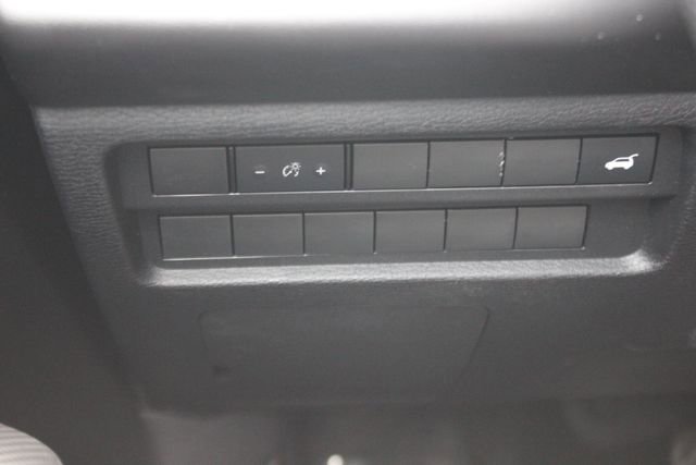 Used 2024 Mitsubishi Outlander SE image 16