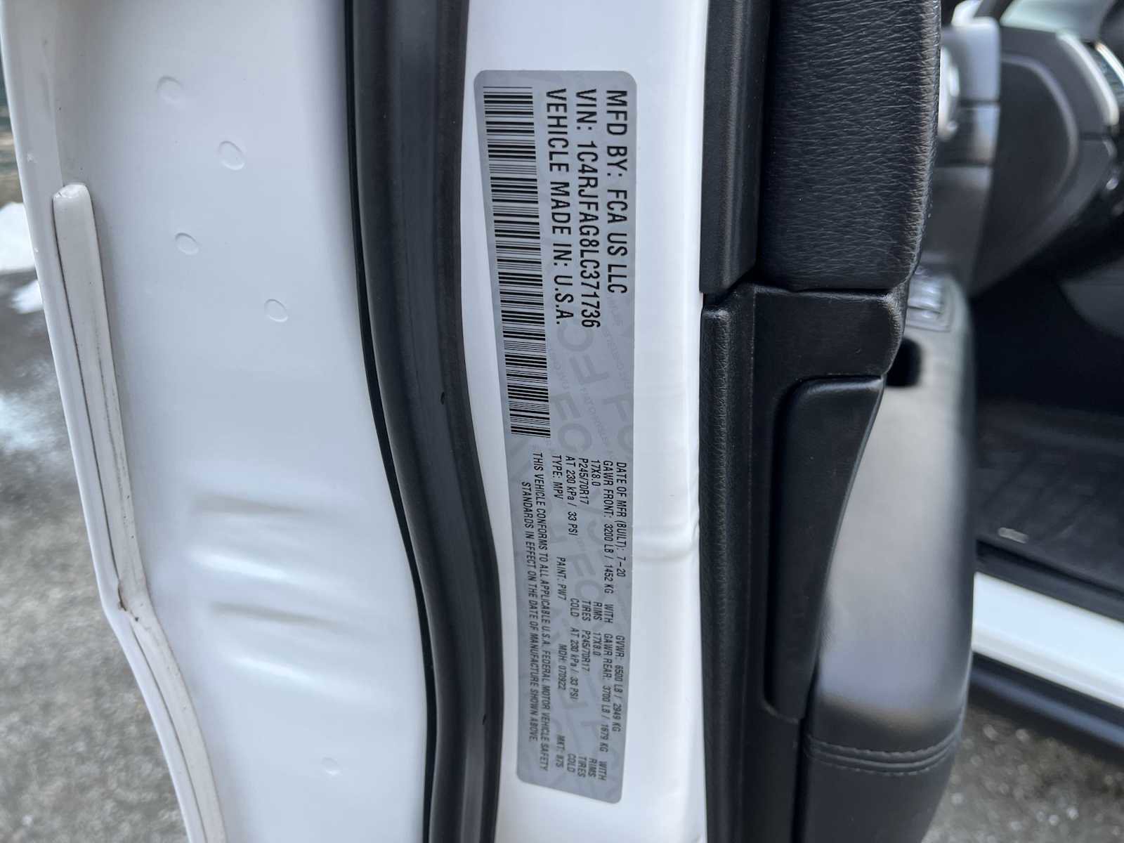 Used 2020 Jeep Grand Cherokee Laredo image 32