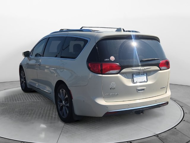 Used 2017 Chrysler Pacifica Limited FWD image 3