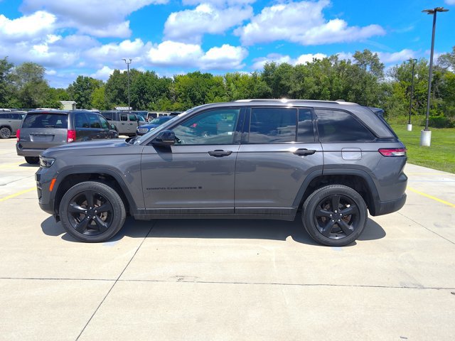 Used 2023 Jeep Grand Cherokee Altitude AWD/4WD image 4