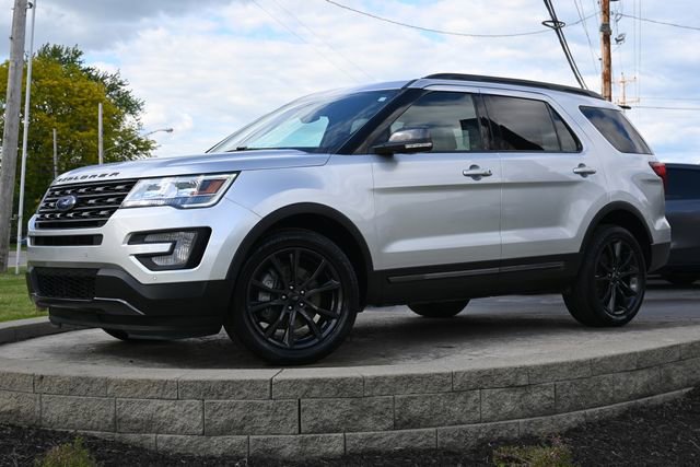 Used 2017 Ford Explorer XLT w/ Equipment Group 202A AWD/4WD image 1