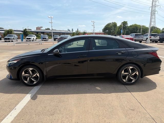 Used 2023 Hyundai Elantra Limited FWD image 3