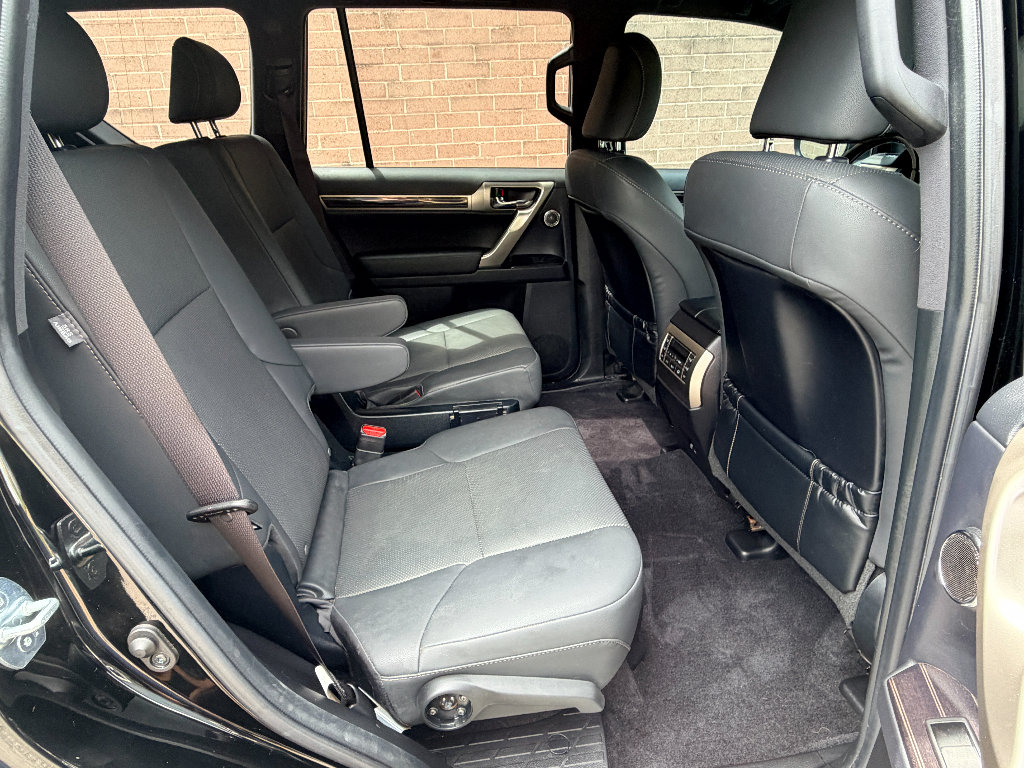 Used 2021 Lexus GX 460 Premium w/ Accessory Package AWD/4WD image 27