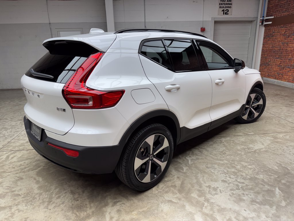 Used 2026 Volvo XC40 B5 Plus AWD/4WD image 6