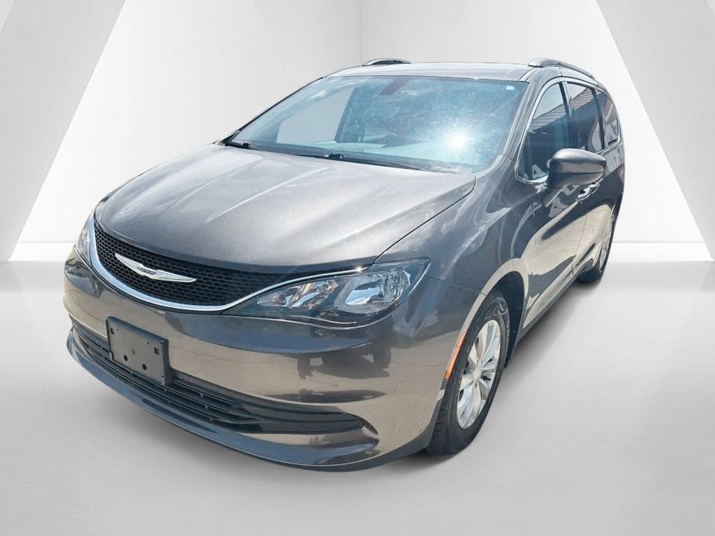 Used 2017 Chrysler Pacifica Touring w/ Tire & Wheel Group FWD image 3