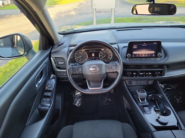 Used 2025 Nissan Rogue SV AWD/4WD image 12