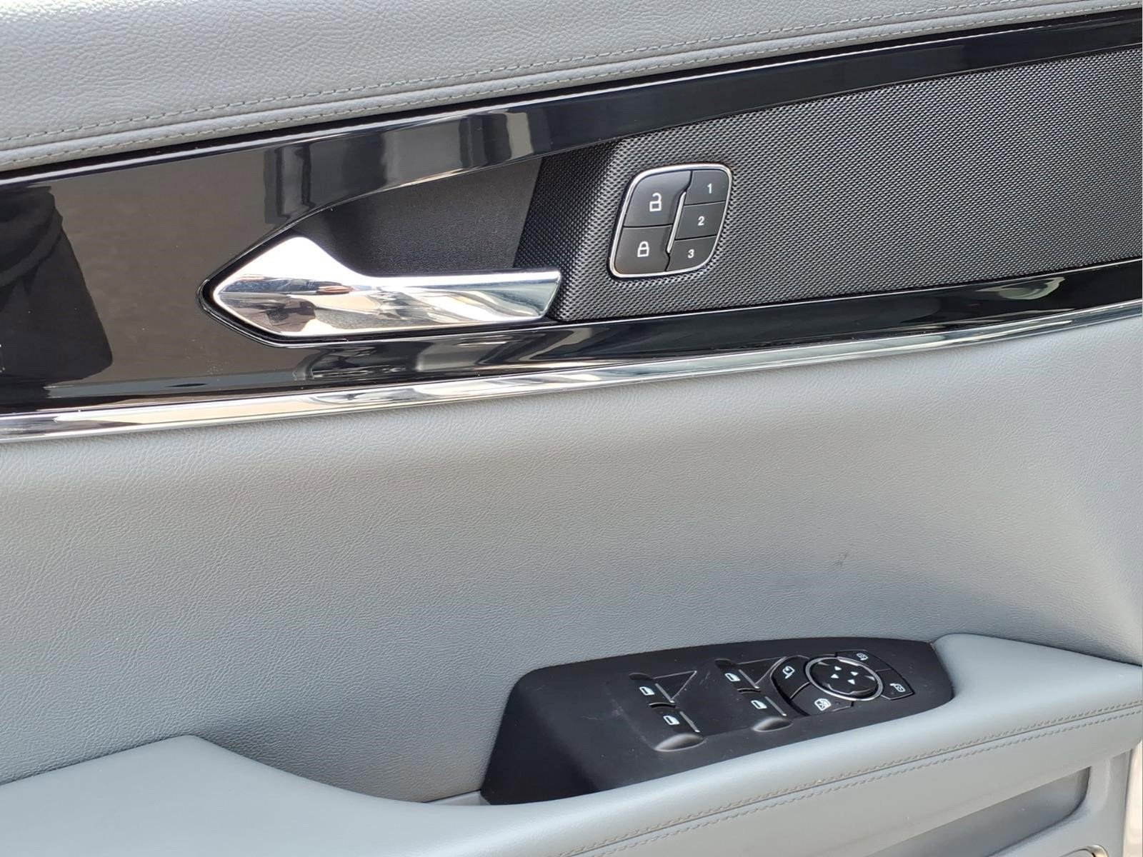 Certified 2023 Lincoln Nautilus Reserve AWD/4WD image 5