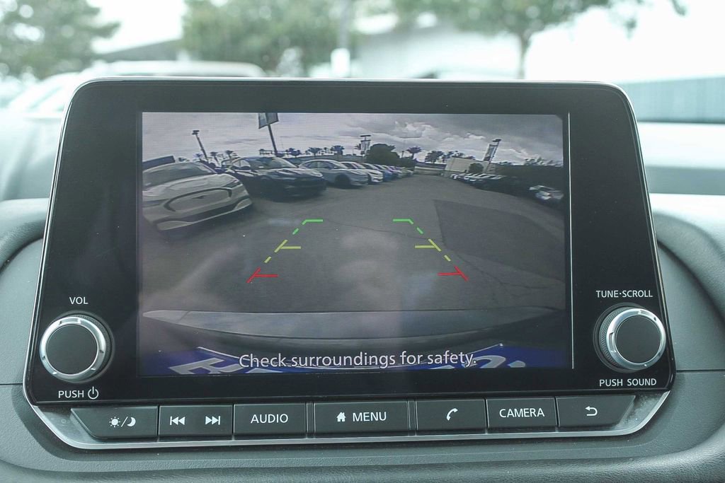 Used 2025 Nissan Rogue SV FWD image 29