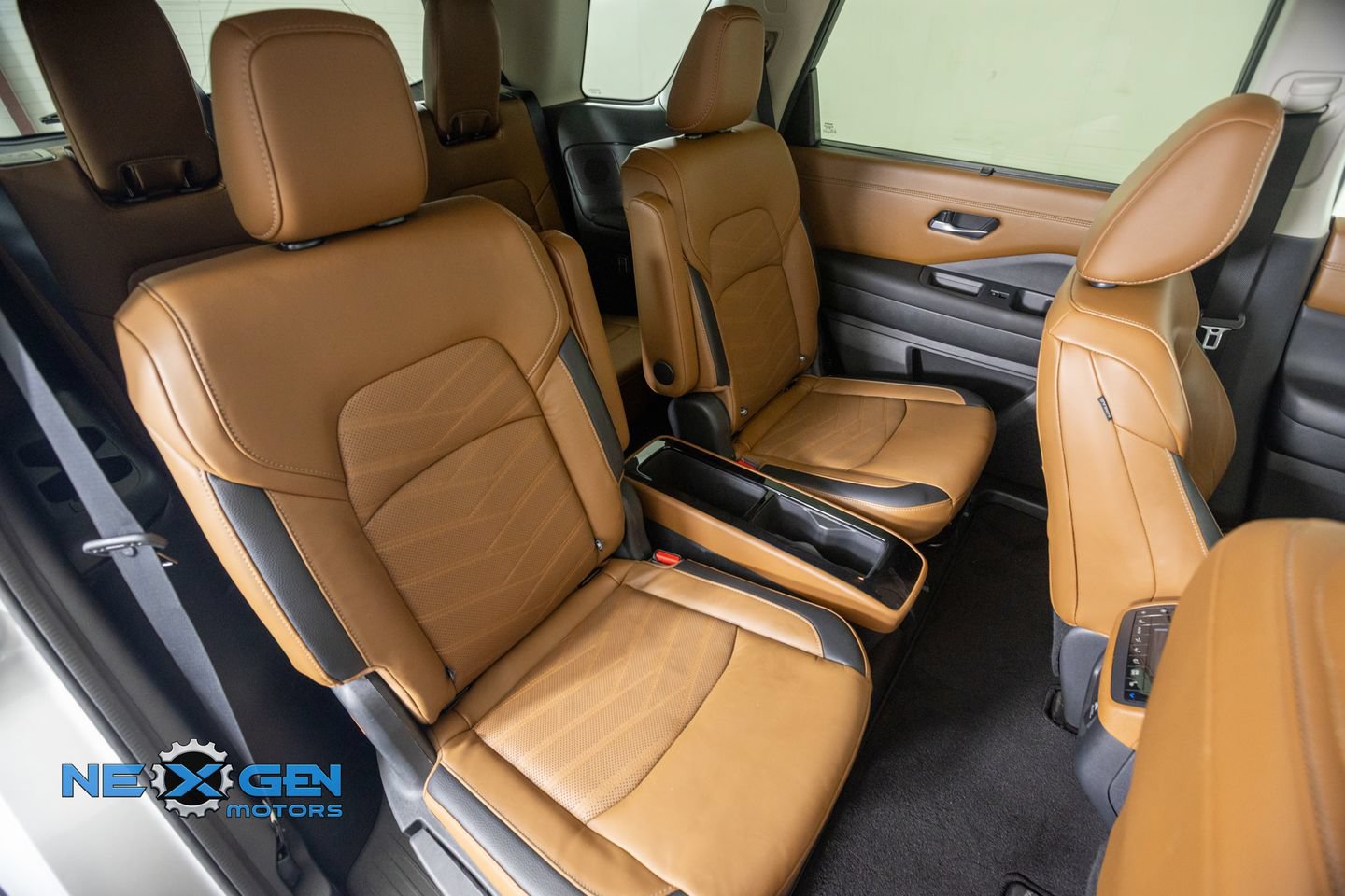 Used 2022 Nissan Pathfinder Platinum AWD/4WD image 40