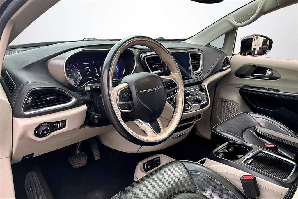 Used 2019 Chrysler Pacifica Limited w/ Tire & Wheel Group image 15