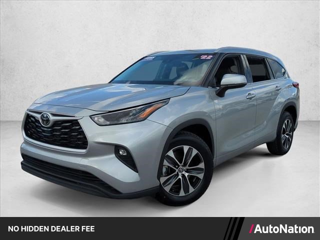 Used 2022 Toyota Highlander XLE FWD image 1