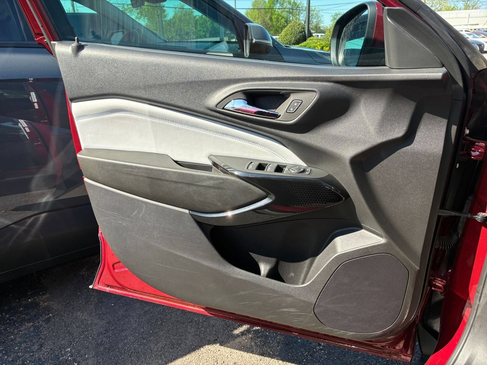 Used 2025 Chevrolet Trax LT FWD image 18