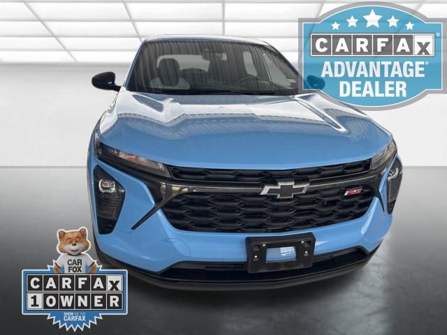 Used 2024 Chevrolet Trax RS w/ Sunroof Package FWD image 2