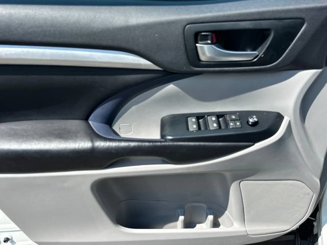 Used 2019 Toyota Highlander XLE AWD/4WD image 28
