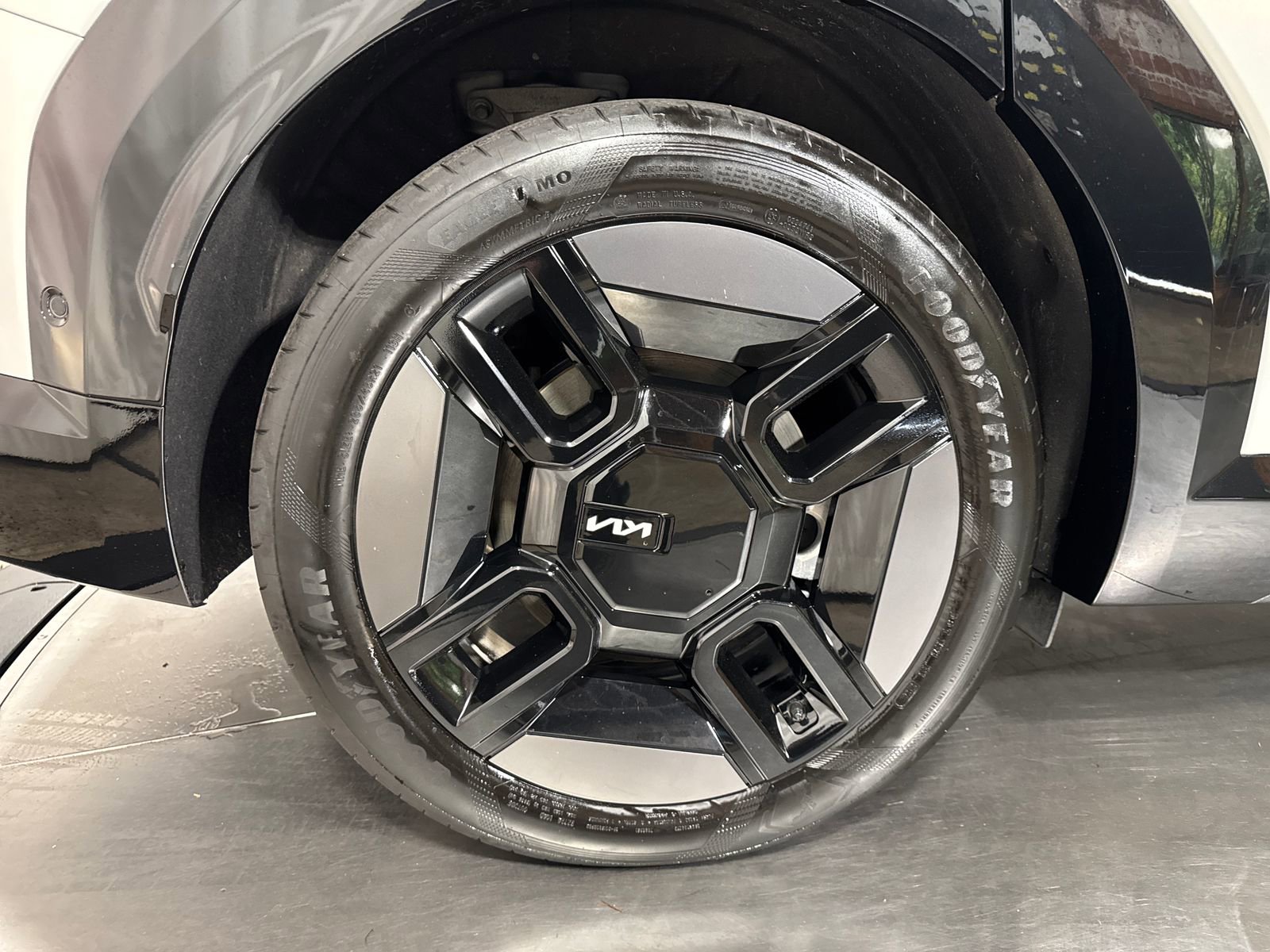 Certified 2024 Kia EV9 GT-Line AWD/4WD image 13