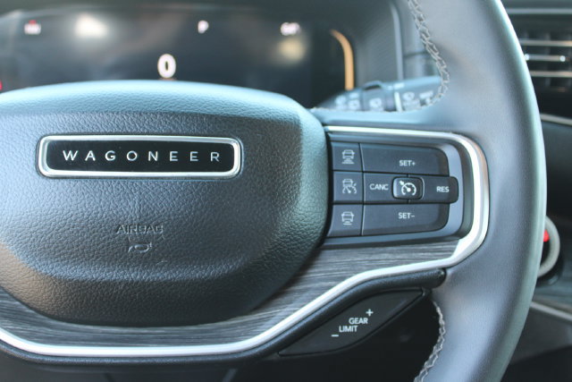 Used 2024 Jeep Wagoneer L Series II AWD/4WD image 26