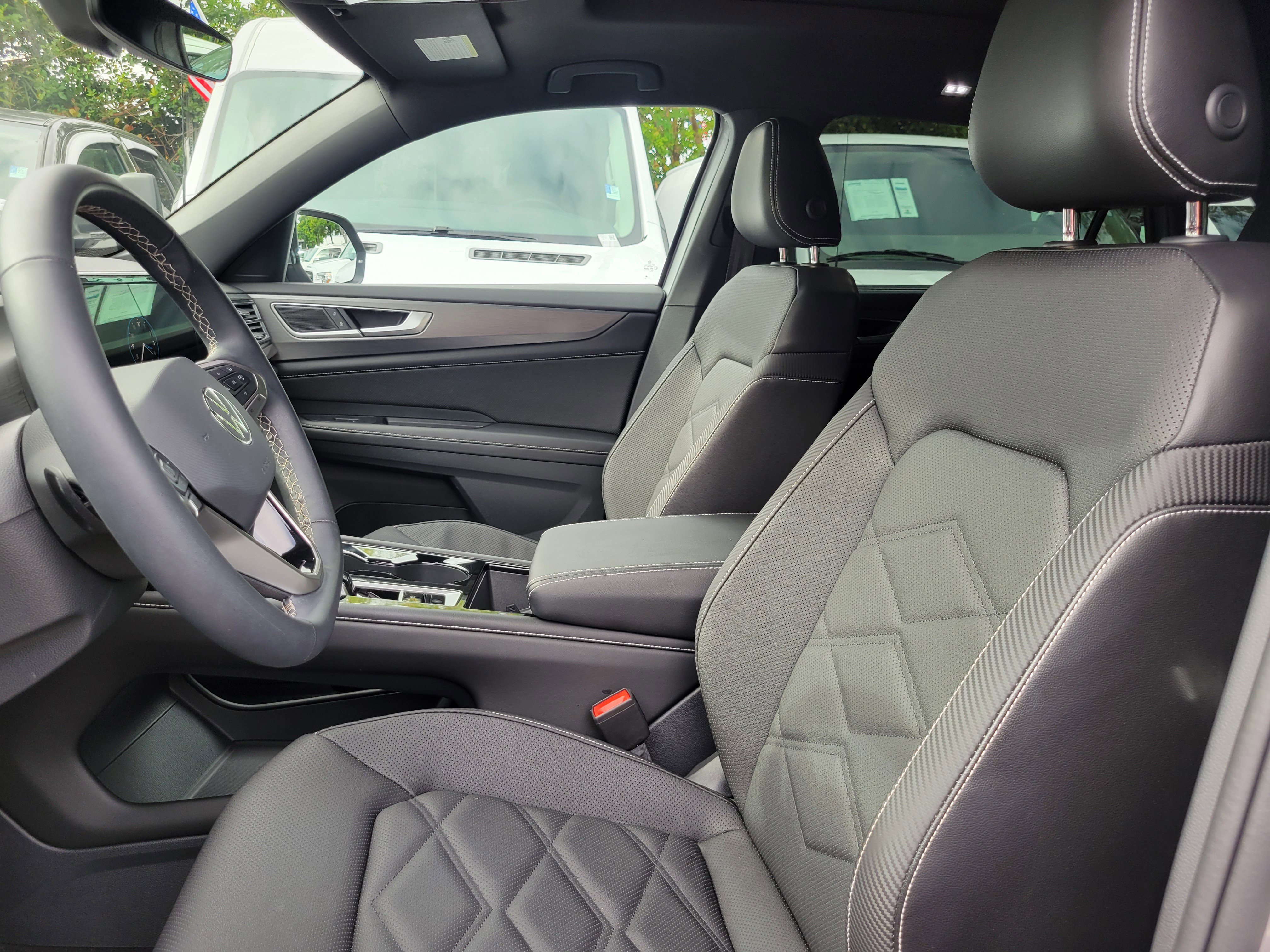 Used 2024 Volkswagen Atlas Cross Sport SE image 12