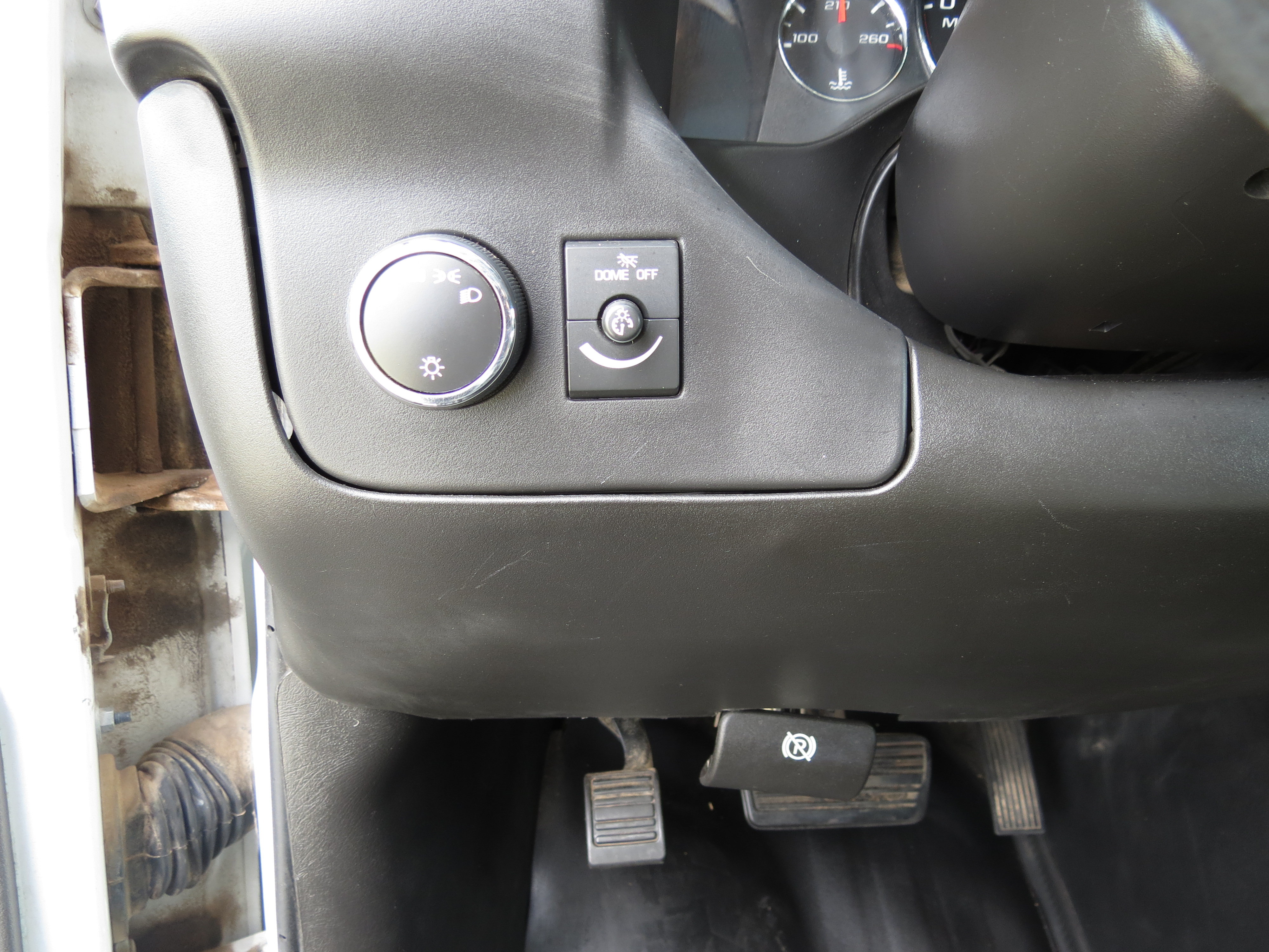 Used 2015 Chevrolet Express 2500 RWD image 11