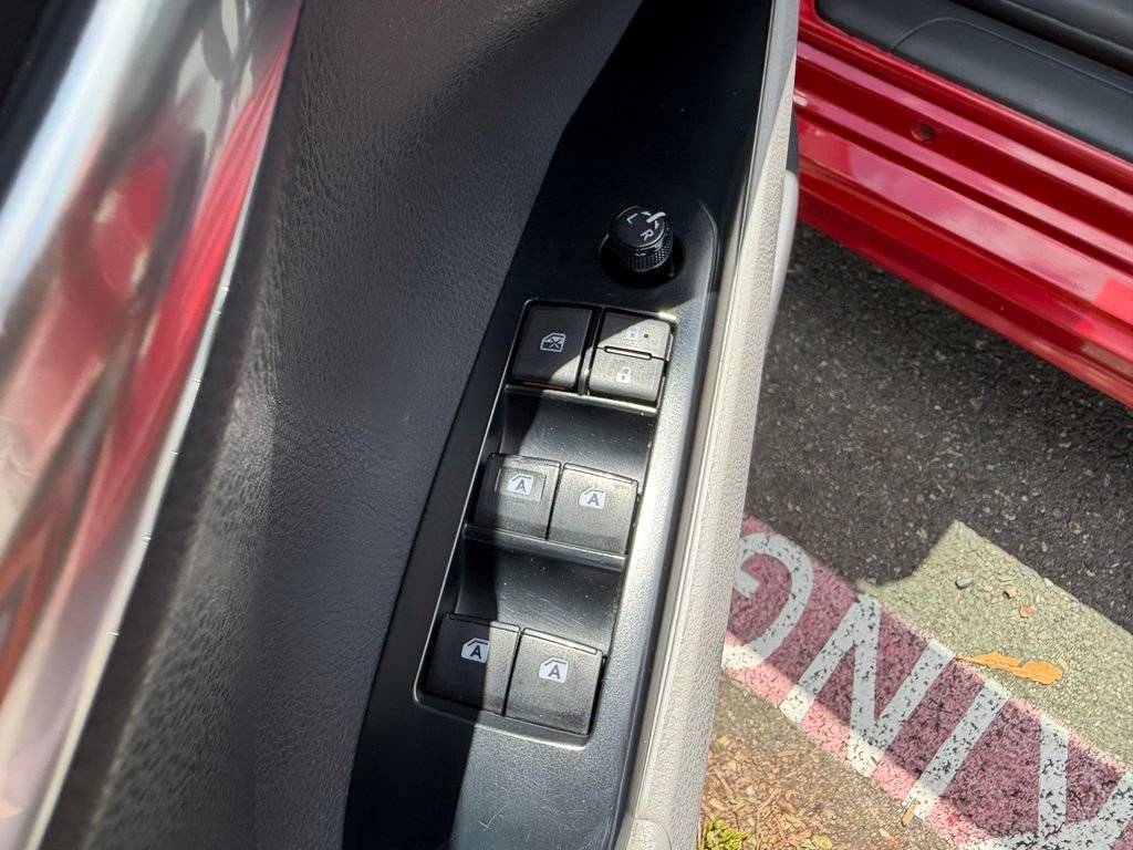 Used 2020 Toyota Camry SE FWD image 12
