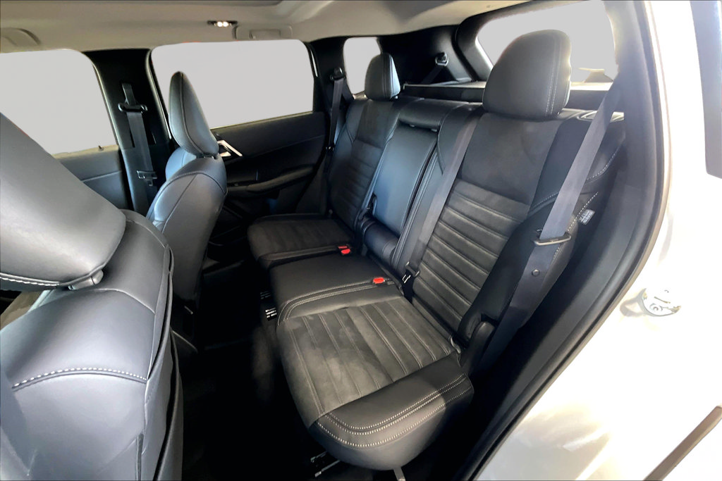 New 2026 Mitsubishi Outlander SE FWD image 10