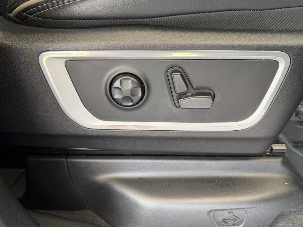 Used 2020 RAM 1500 Laramie w/ Sport Appearance Package AWD/4WD image 33