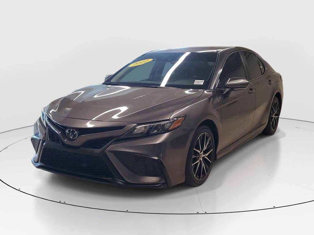 Used 2022 Toyota Camry SE image 3