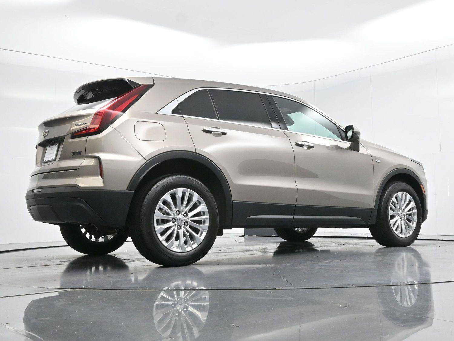 Certified 2024 Cadillac XT4 Luxury w/ Cold Weather Package FWD image 46