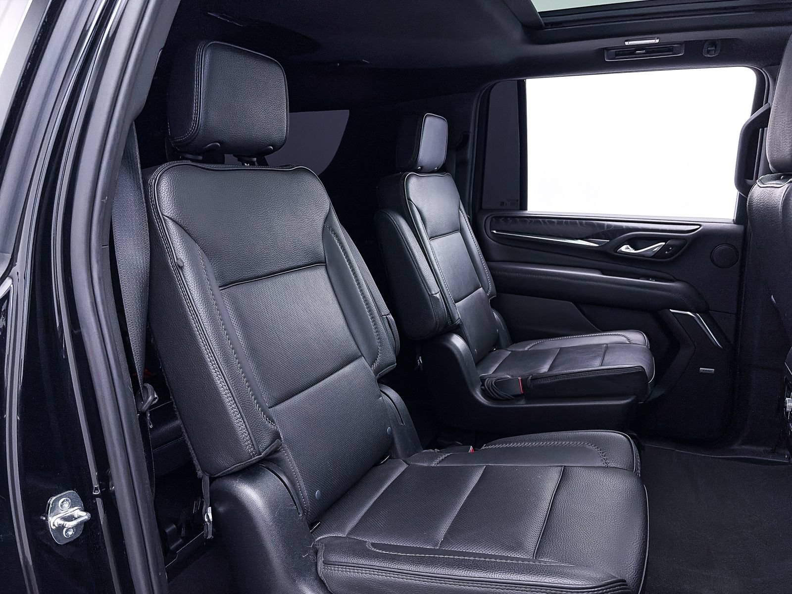 Used 2023 GMC Yukon XL Denali AWD/4WD image 38