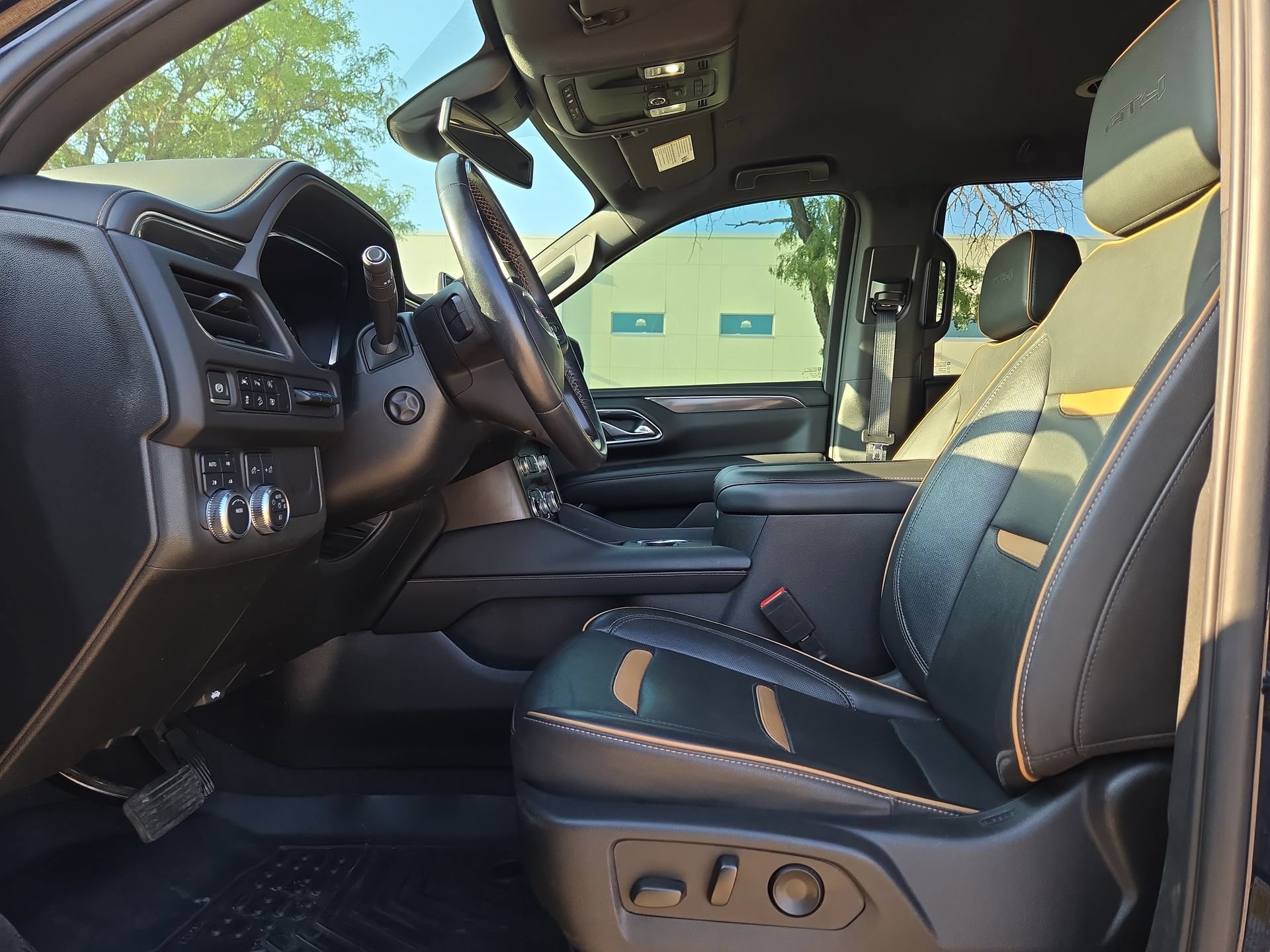 Used 2023 GMC Yukon AT4 w/ Technology Package AWD/4WD image 16