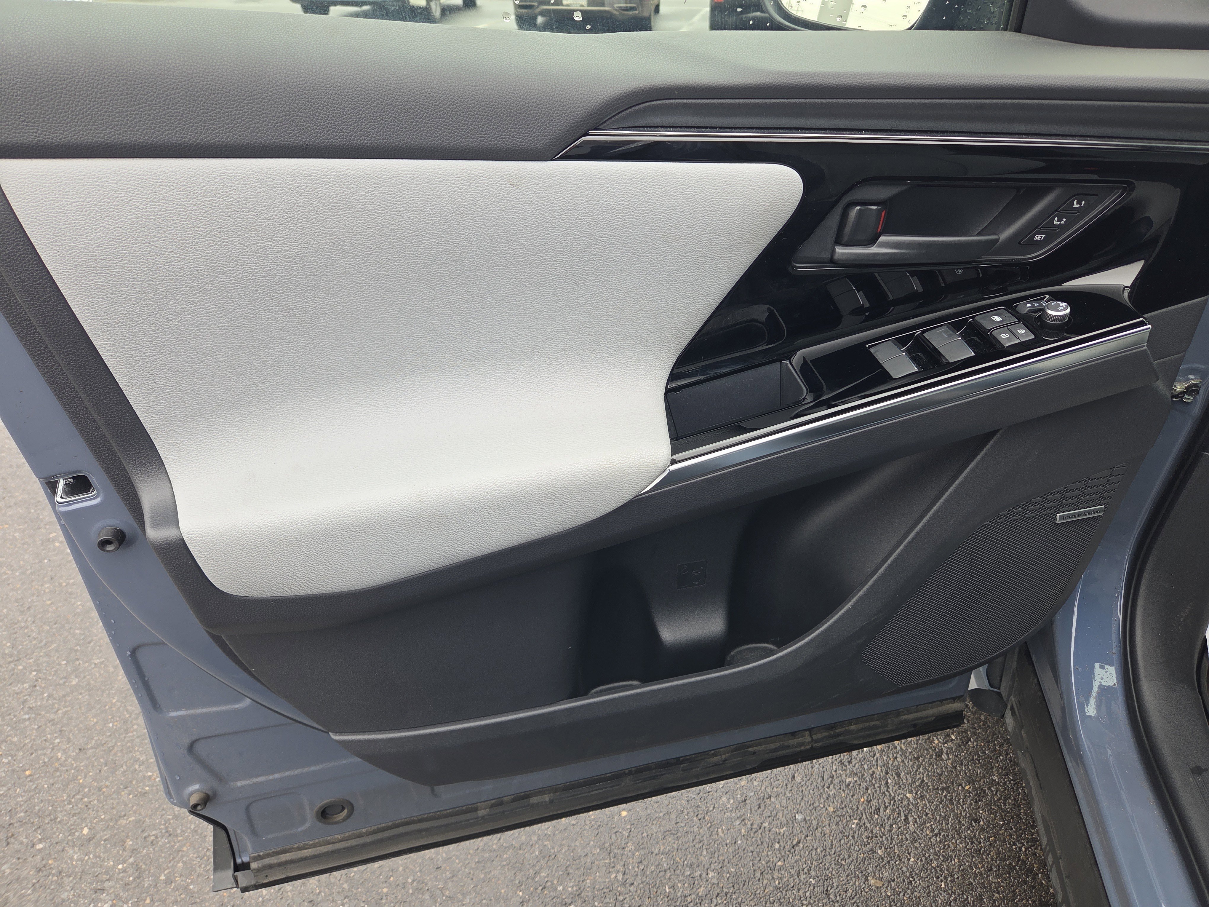 Used 2023 Subaru Solterra AWD image 15