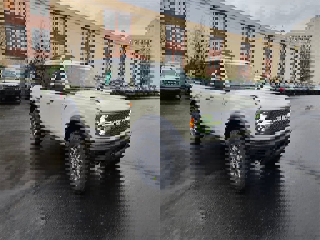 New 2025 Ford Bronco Badlands image 3