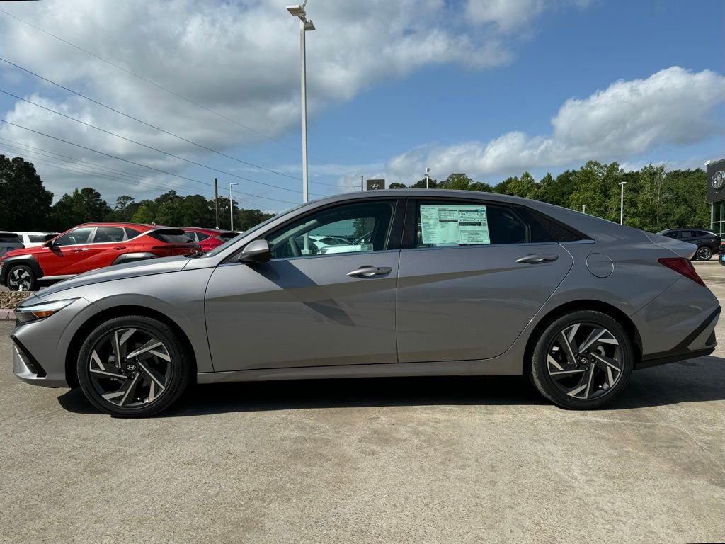 New 2025 Hyundai Elantra SEL image 11