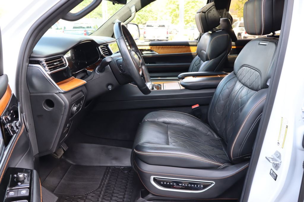 Used 2022 Jeep Grand Wagoneer Series III w/ Rear Seat Video Group 1 AWD/4WD image 4