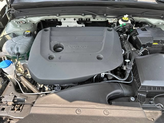 Certified 2025 Volvo XC40 B5 Plus AWD/4WD image 34