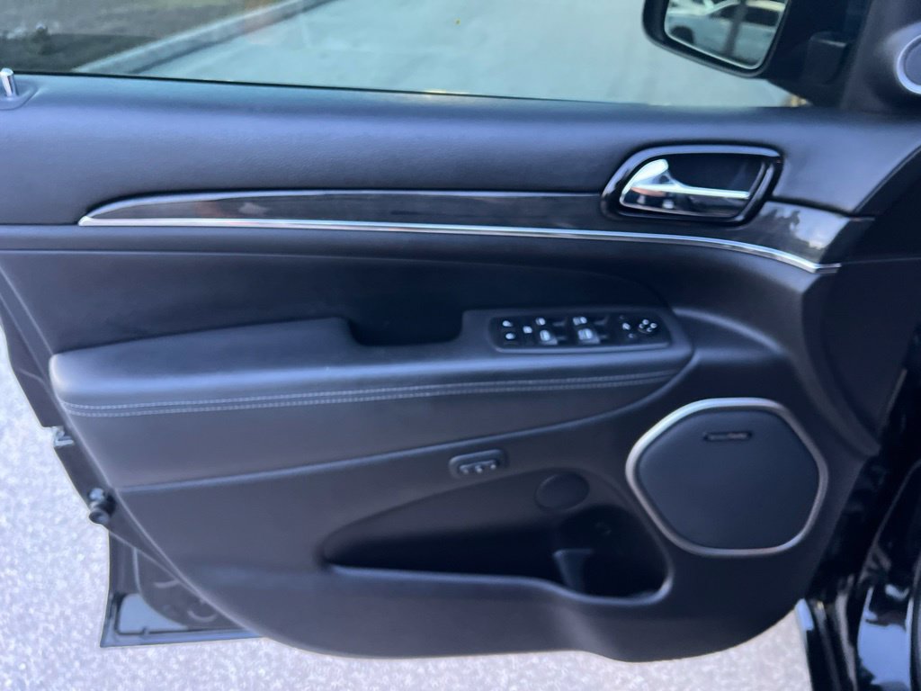 Used 2020 Jeep Grand Cherokee Overland AWD/4WD image 29