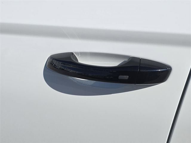 New 2026 Volkswagen Taos SE FWD image 8