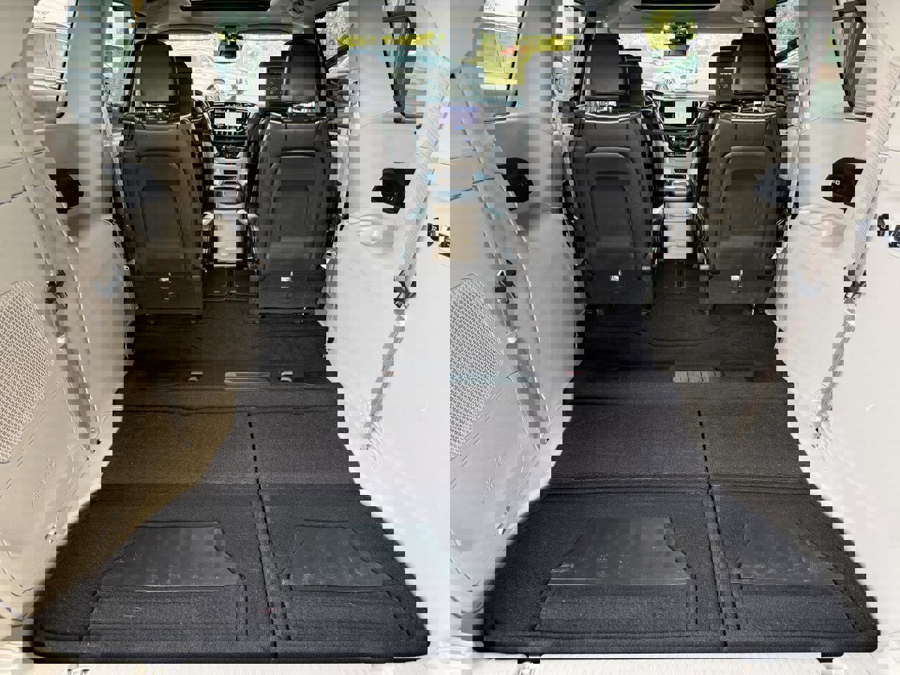 Used 2022 Chrysler Pacifica Limited w/ Uconnect Theater Family Group image 54