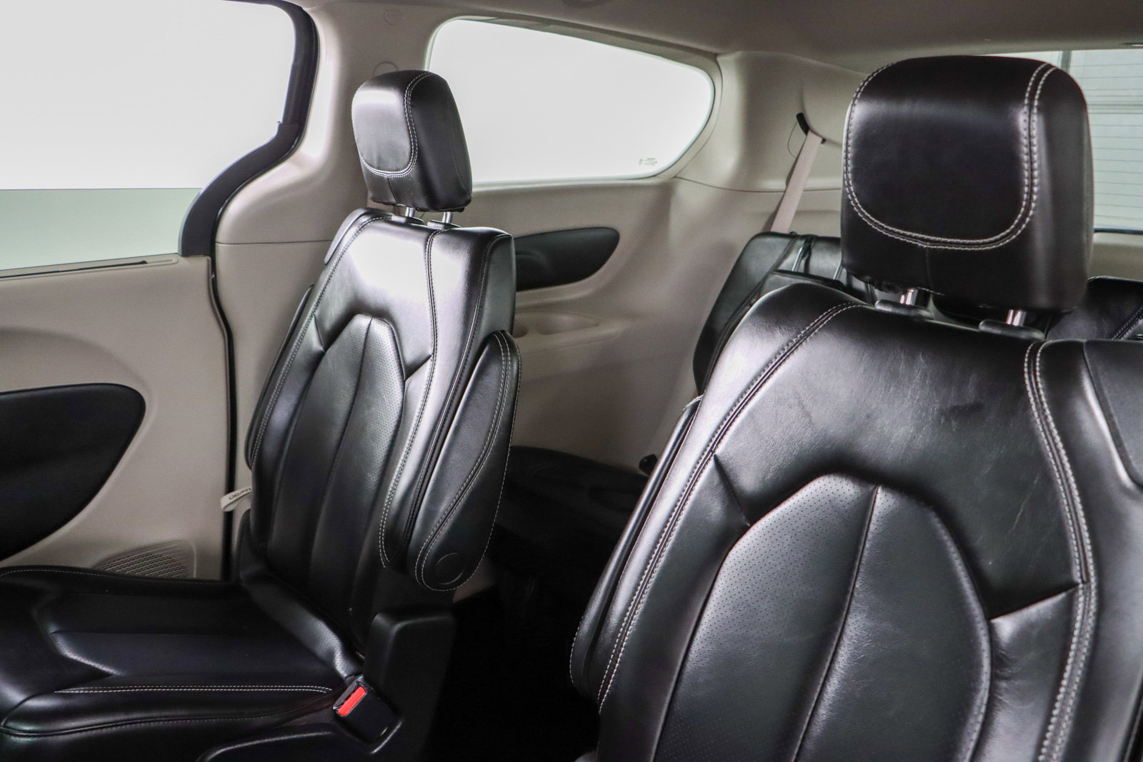 Used 2023 Chrysler Pacifica Touring-L FWD image 24