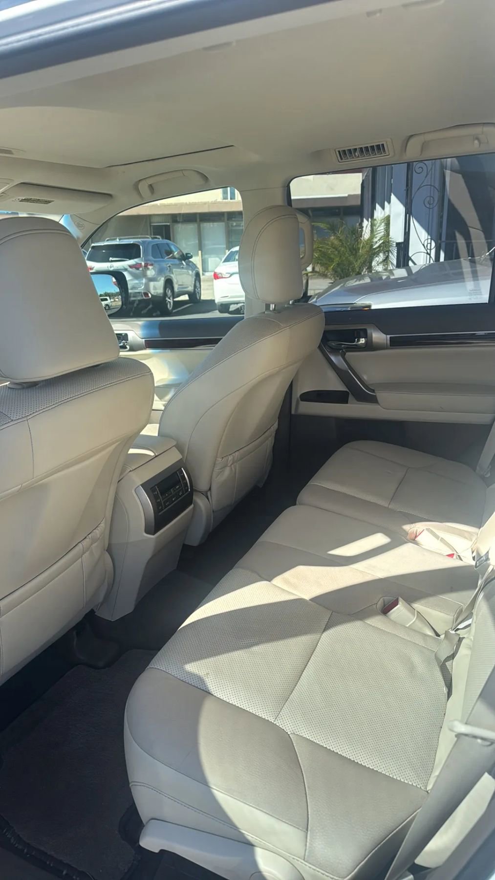 Used 2014 Lexus GX 460 image 4