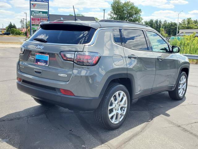 Used 2023 Jeep Compass Latitude w/ Sun and Sound Group AWD/4WD image 4