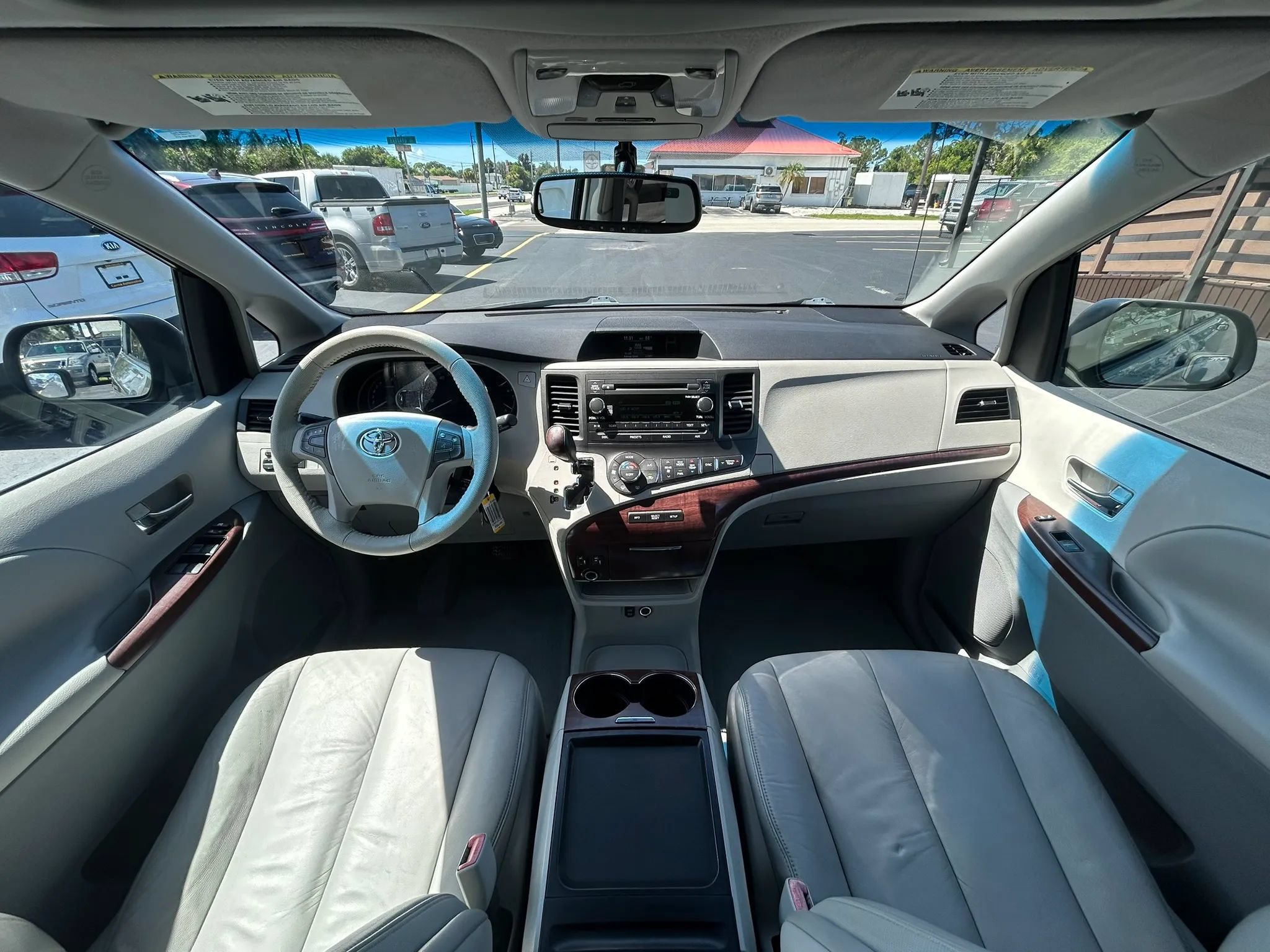 Used 2011 Toyota Sienna XLE FWD image 18