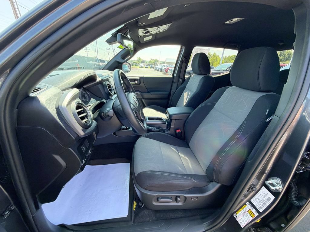 Used 2021 Toyota Tacoma TRD Off-Road AWD/4WD image 17