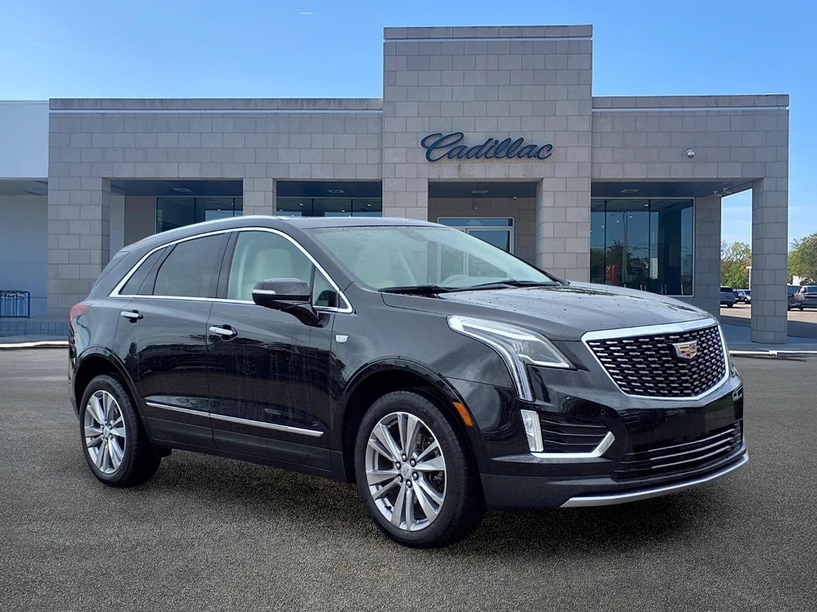 Used 2024 Cadillac XT5 Premium Luxury w/ LPO, Floor Liner Package FWD image 3
